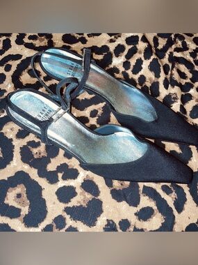 vintage Stuart Weitzman Black Pointed Slingback Kitten Heels